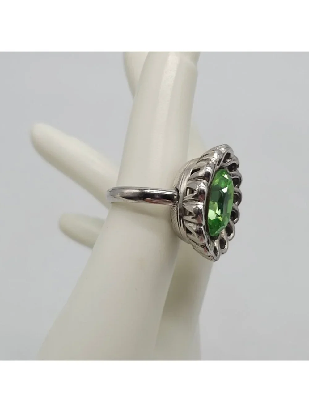 Whiting And Davis Green Faceted Glass Stone Silver Tone Cocktail Ring 6.5